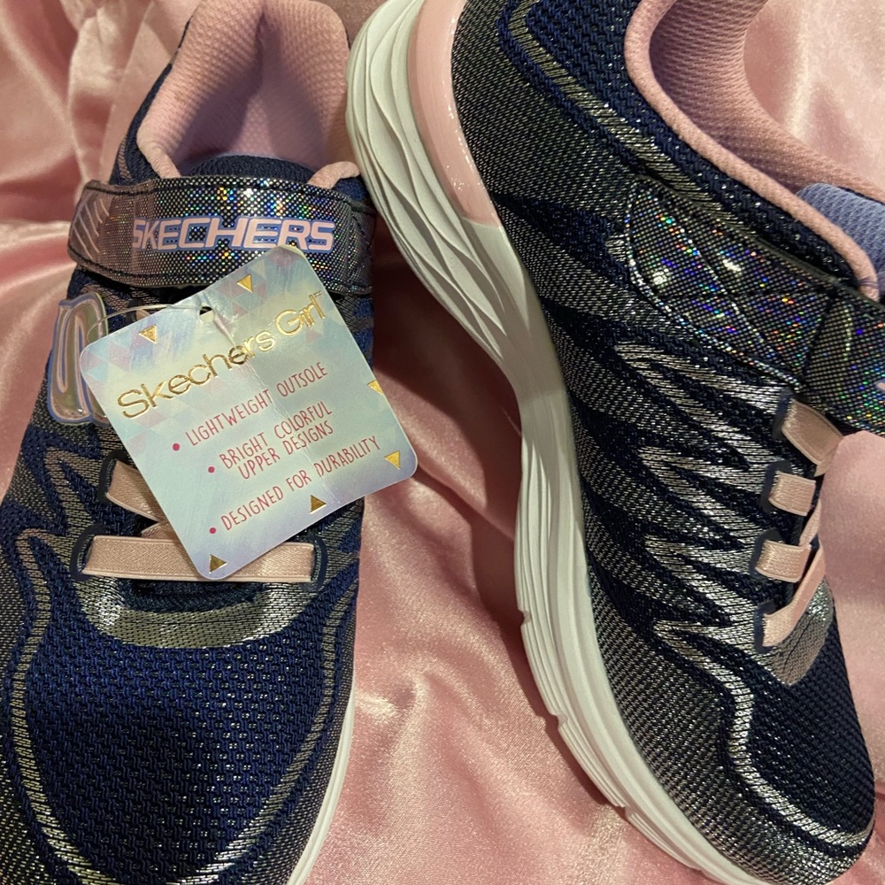 Skechers Girl Size 3 navy blue sparkle sneakers